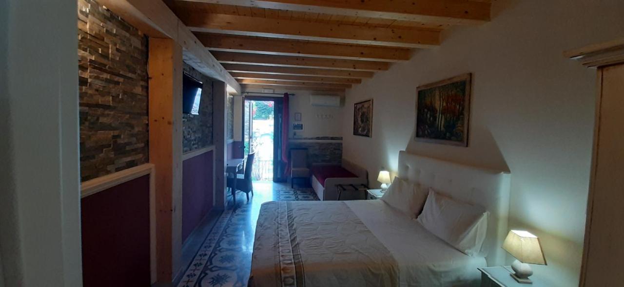 Al Castello B&B มิลาซโซ ภายนอก รูปภาพ