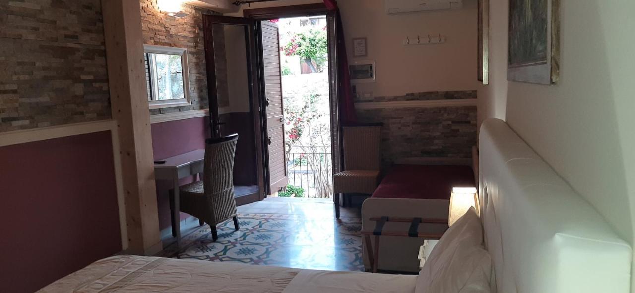 Al Castello B&B มิลาซโซ ภายนอก รูปภาพ