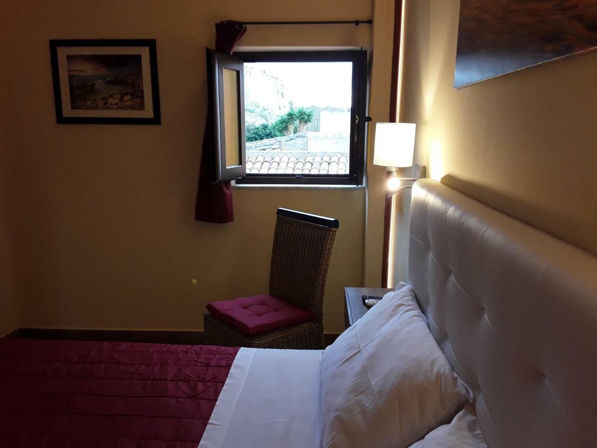 Al Castello B&B มิลาซโซ ภายนอก รูปภาพ