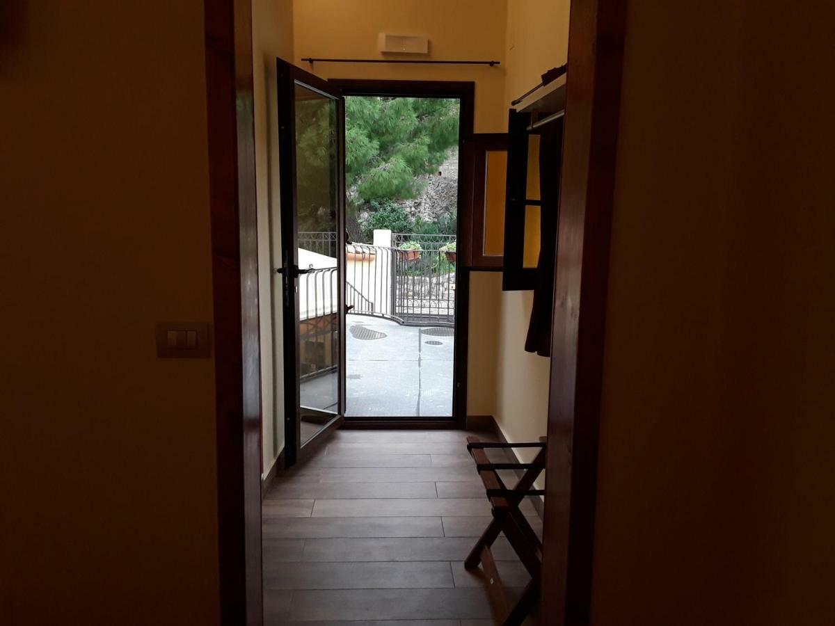 Al Castello B&B มิลาซโซ ภายนอก รูปภาพ