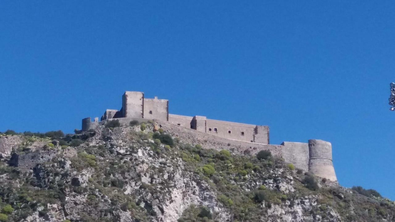 Al Castello B&B มิลาซโซ ภายนอก รูปภาพ