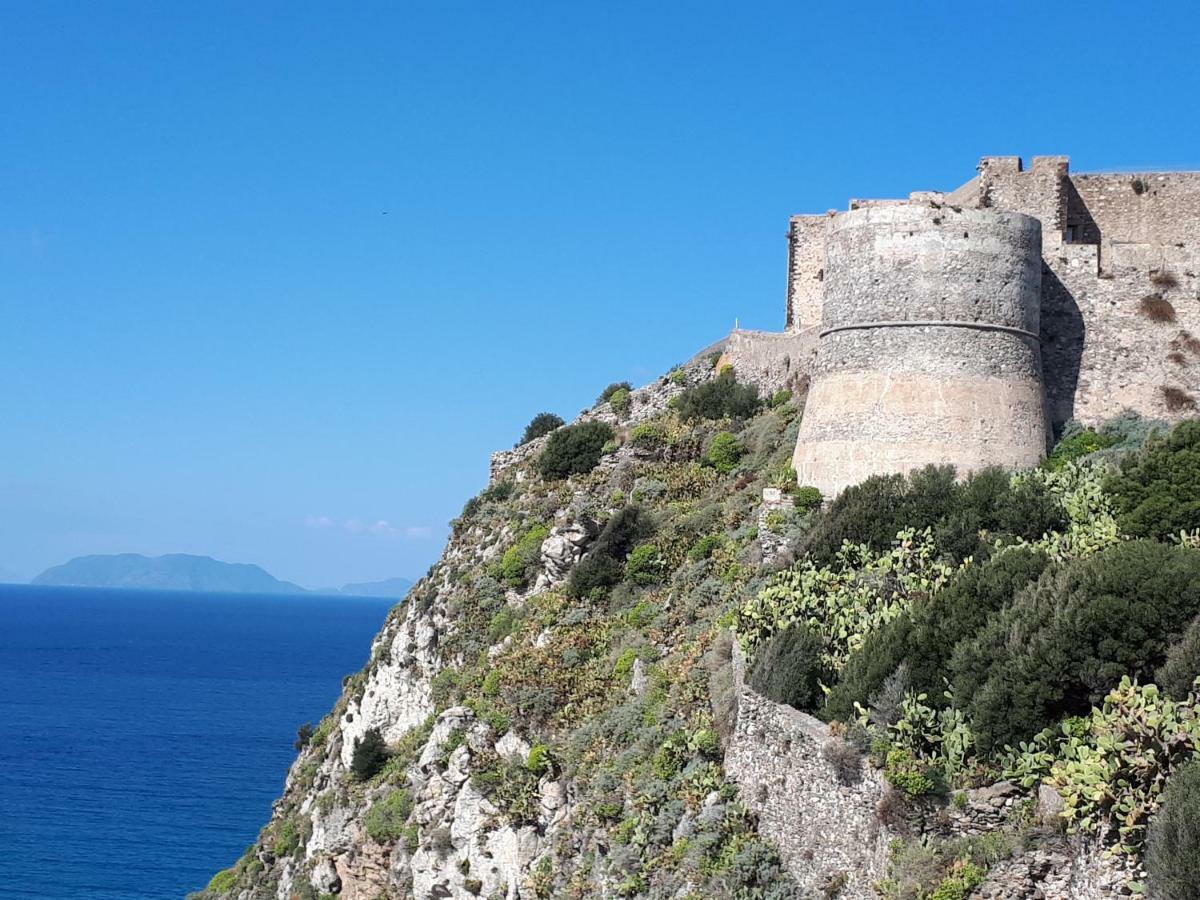 Al Castello B&B มิลาซโซ ภายนอก รูปภาพ